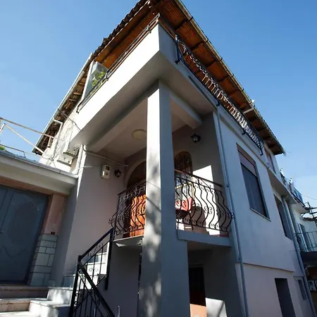 Balcony Dreams & Timeless Views ヴィラ